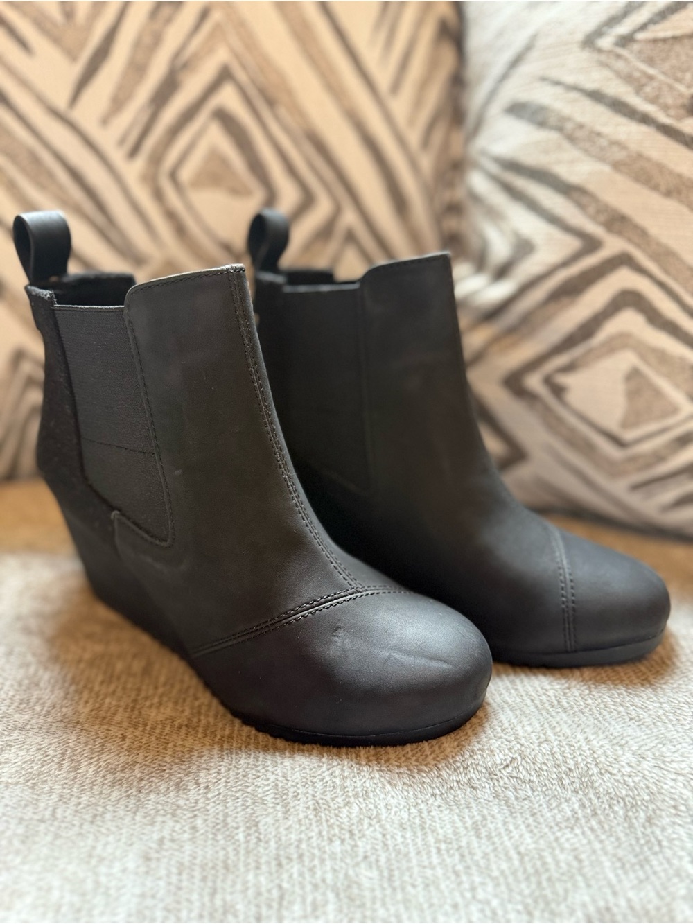 Toms Black Suede Wedge Chelsea Ankle Booties Size 6